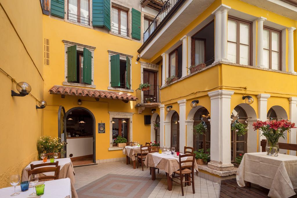Locanda Al Centrale Caprino Veronese Eksteriør billede