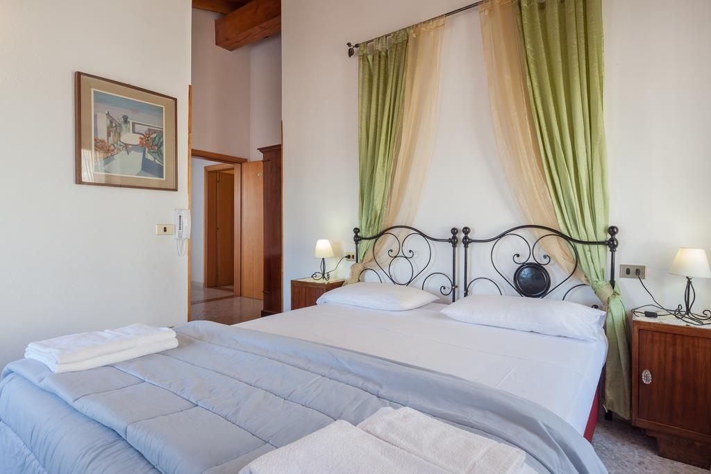 Locanda Al Centrale Caprino Veronese Eksteriør billede